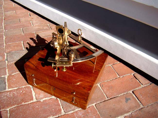 A beautiful 19th century brass framed mariners' sextant with its' original mahogany box circa 1850 — image 5